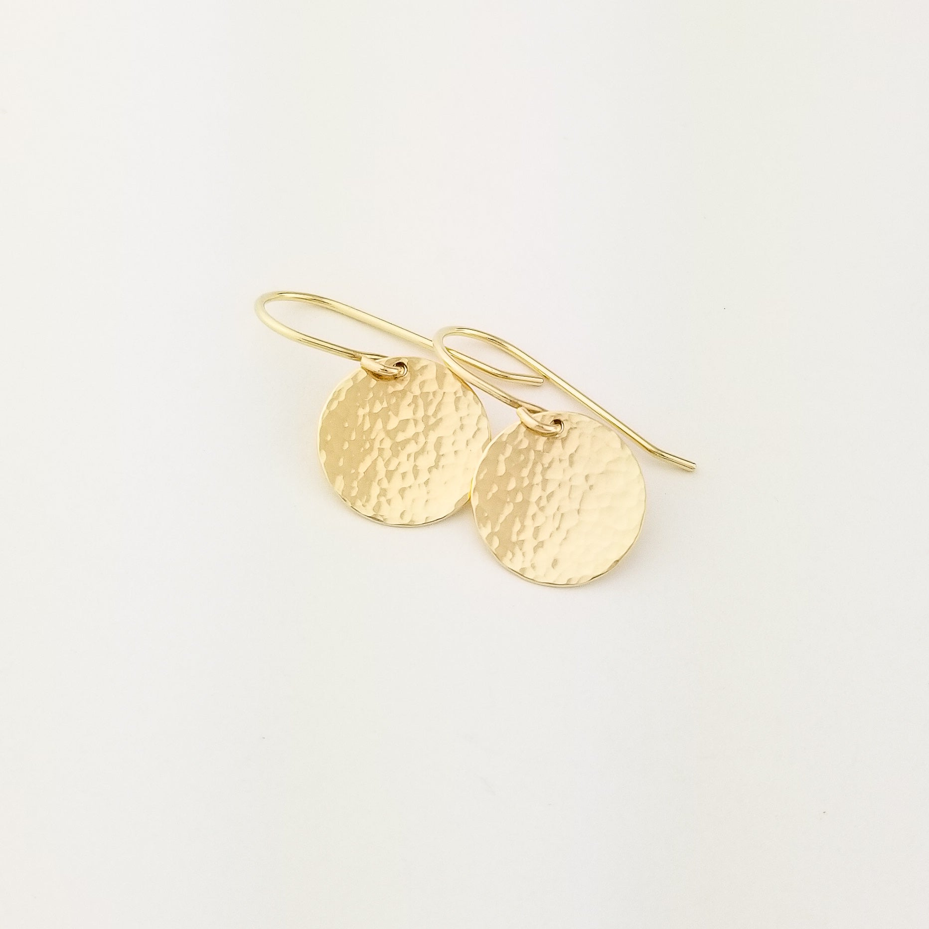 10K Gold Medium Shell Disc Earrings - Me&Ro
