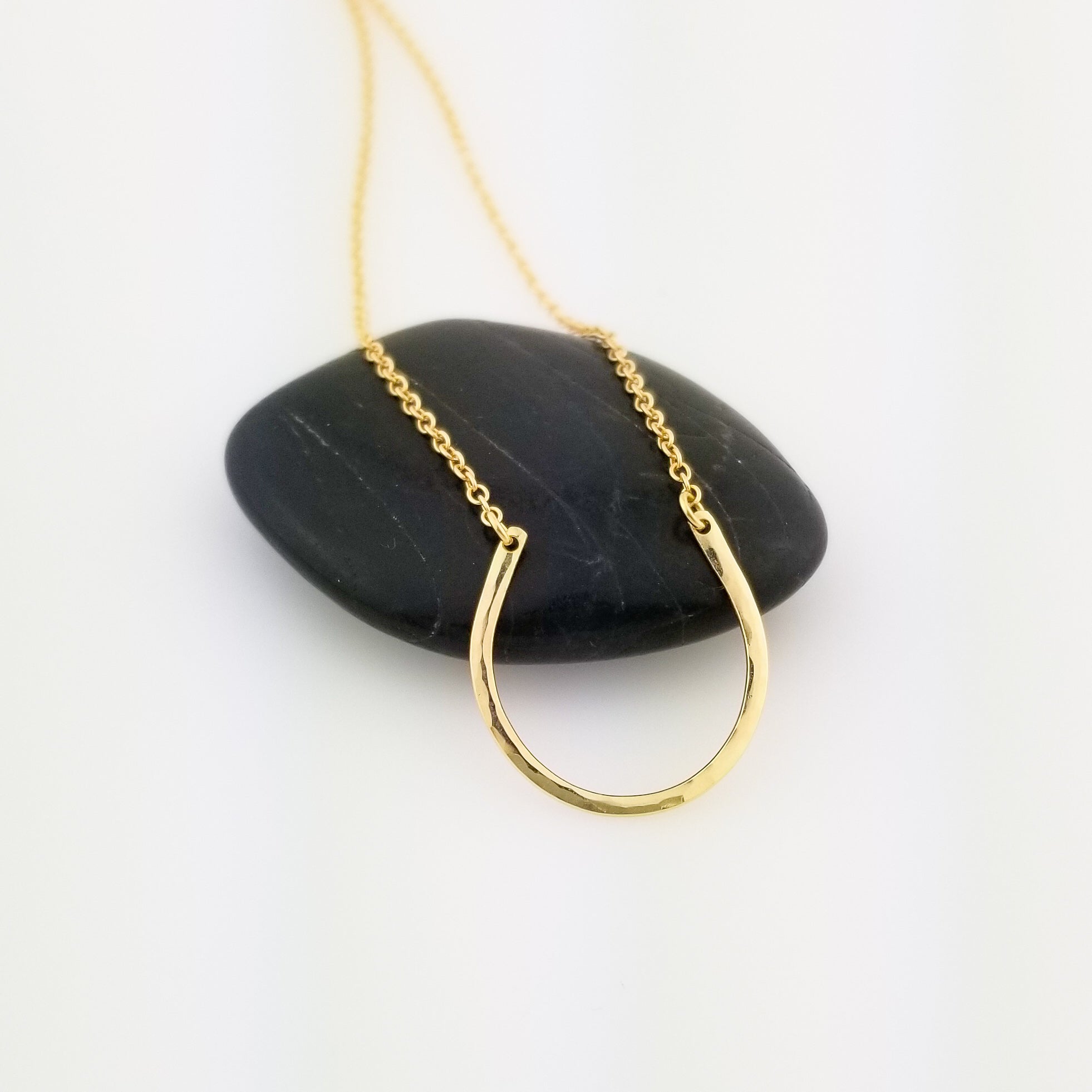 Horseshoe Necklace – MUSE